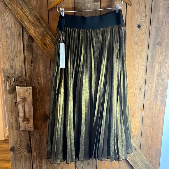 Peter Nygard Iconic Collection Bronze Gold Pleated Skirt - New with Tags - Picture 2 of 5